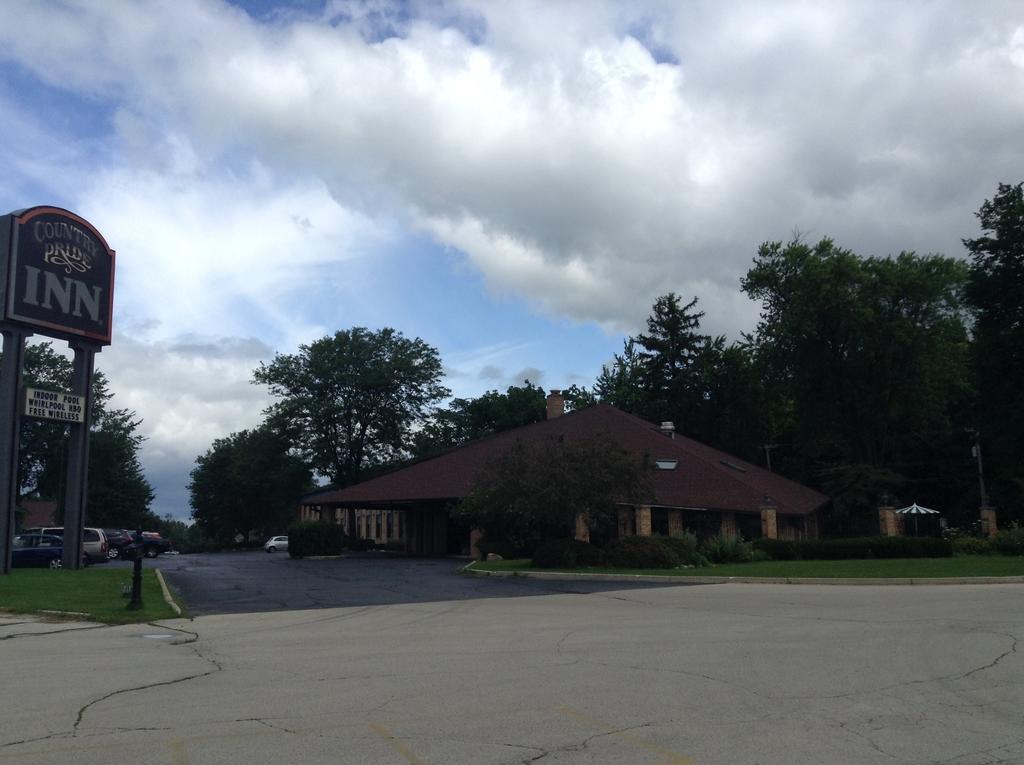 Americinn And Suites By Wyndham Delafield-Waukesha-Milwaukee Екстериор снимка