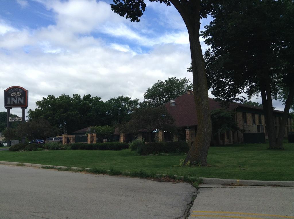 Americinn And Suites By Wyndham Delafield-Waukesha-Milwaukee Екстериор снимка