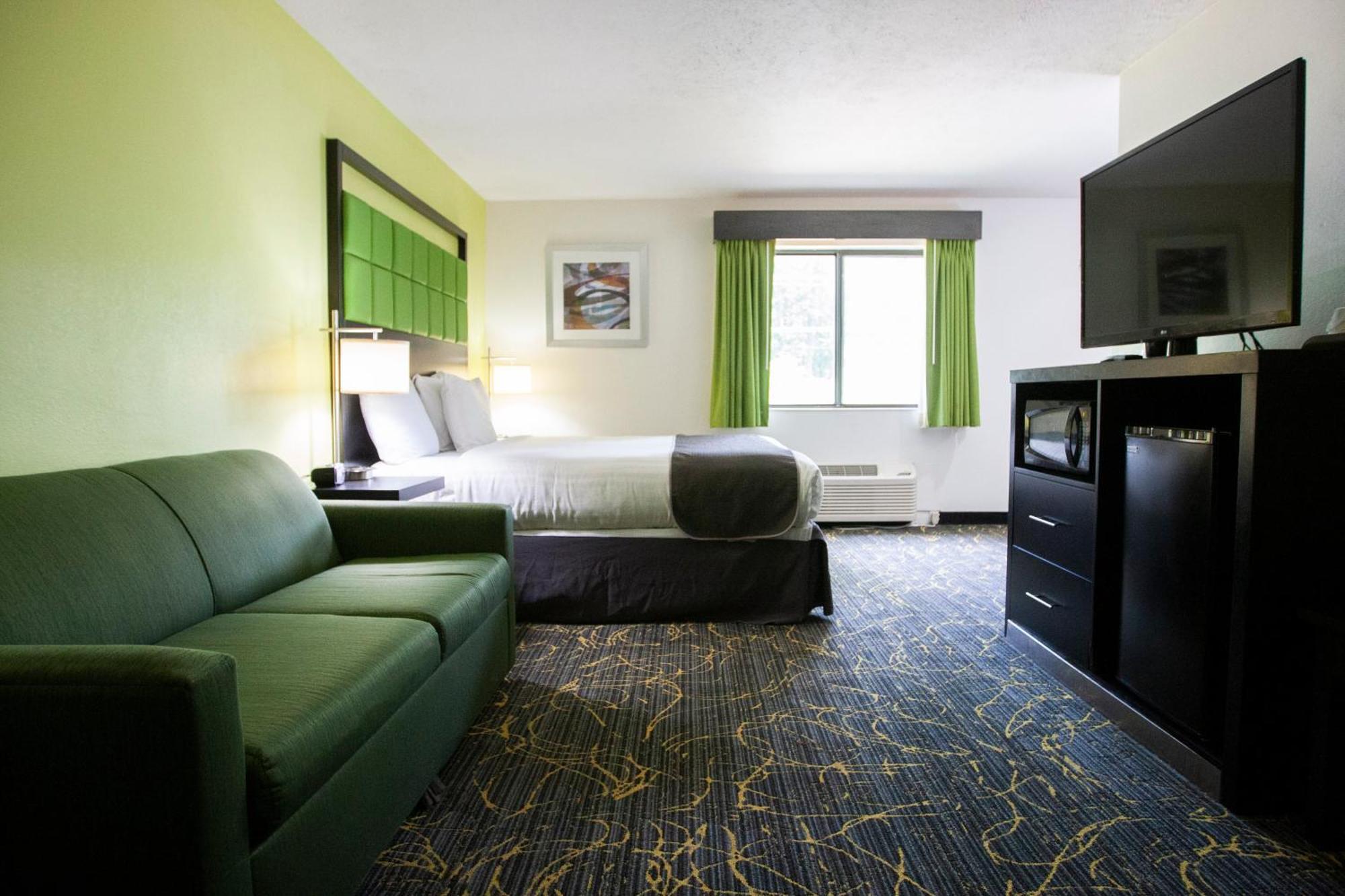 Americinn And Suites By Wyndham Delafield-Waukesha-Milwaukee Екстериор снимка
