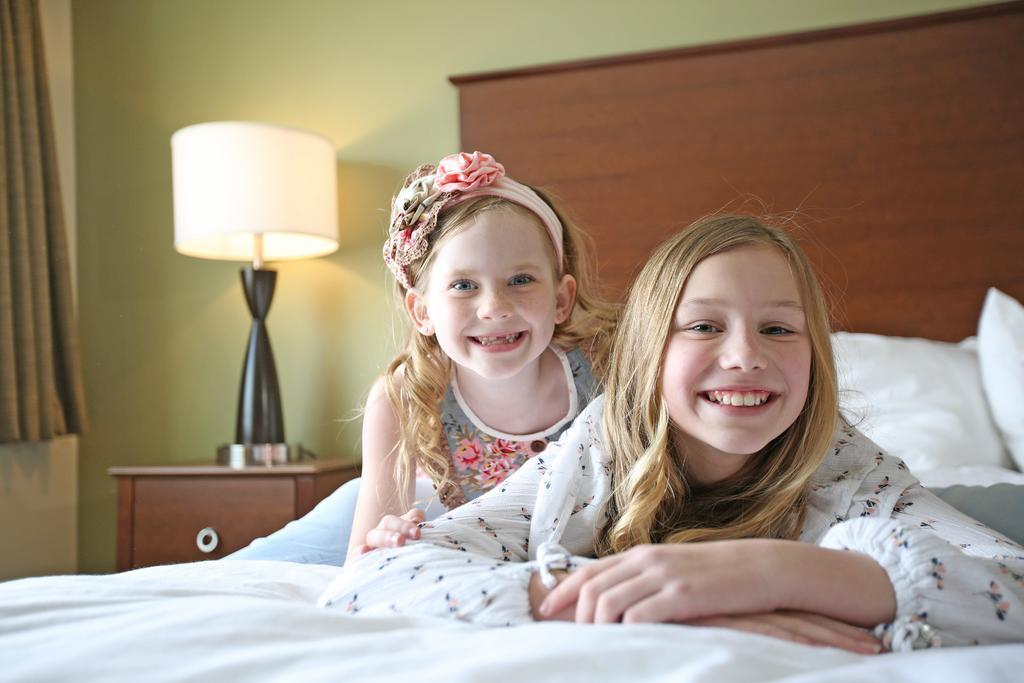 Americinn And Suites By Wyndham Delafield-Waukesha-Milwaukee Екстериор снимка