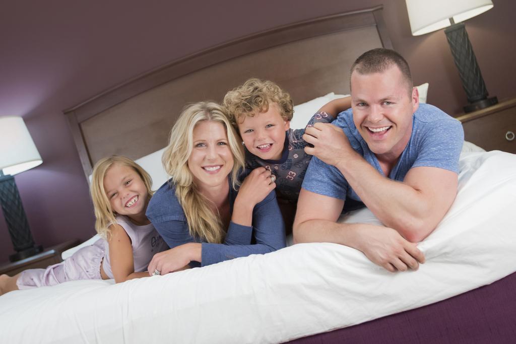 Americinn And Suites By Wyndham Delafield-Waukesha-Milwaukee Екстериор снимка
