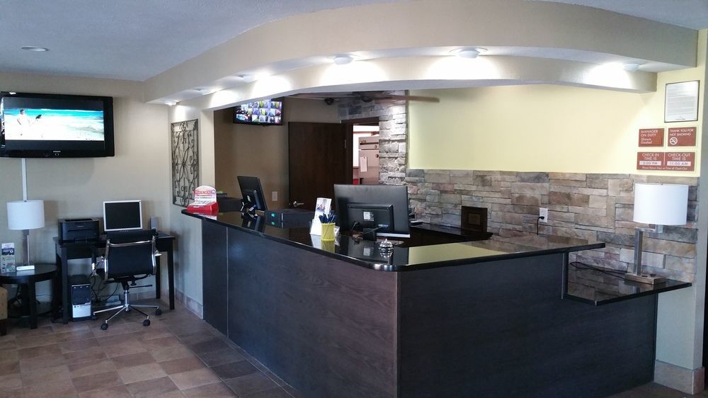 Americinn And Suites By Wyndham Delafield-Waukesha-Milwaukee Екстериор снимка
