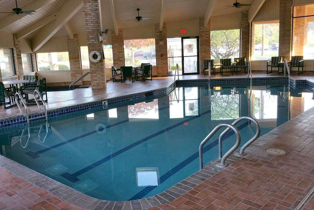 Americinn And Suites By Wyndham Delafield-Waukesha-Milwaukee Съоръжения снимка