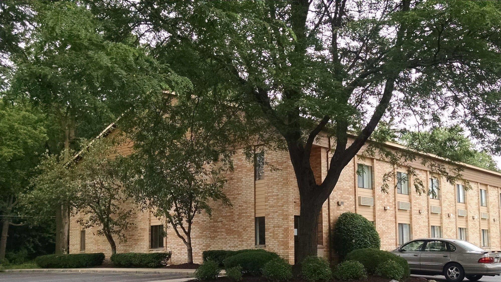 Americinn And Suites By Wyndham Delafield-Waukesha-Milwaukee Екстериор снимка