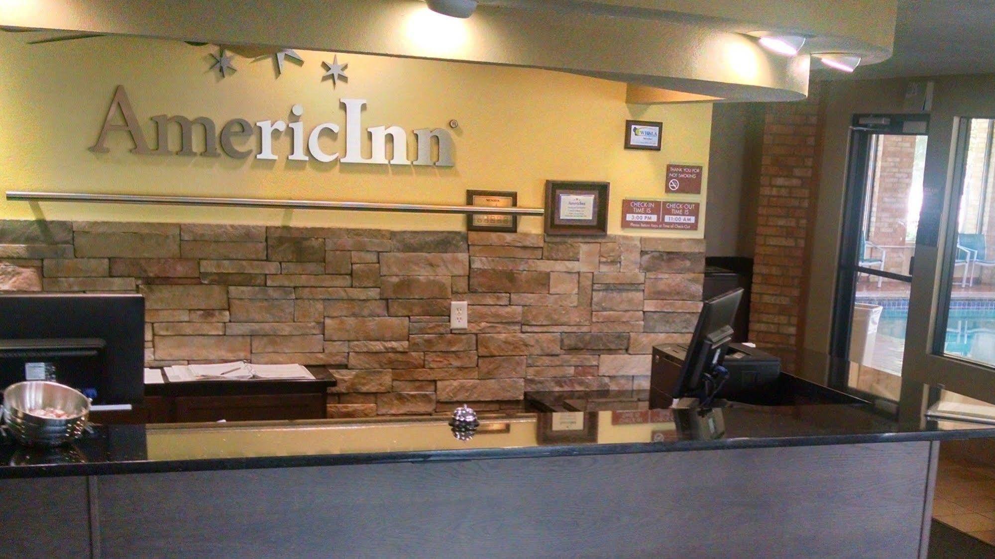 Americinn And Suites By Wyndham Delafield-Waukesha-Milwaukee Екстериор снимка